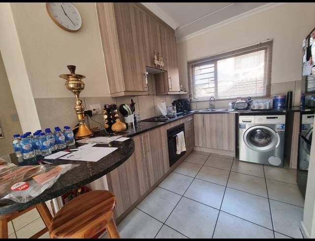 2 BEDROOM TOWNHOUSE FOR SALE IN SOUTH CREST